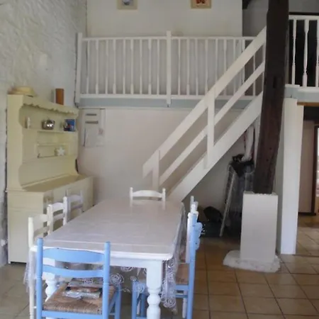 La Galerie Climatise 4 8 Personnes, 2 Salles D'eau, 2 Wc, Wifi, Parking, Piscine Chauffee A Partager, Animaux Acceptes, En Pleine Nature Vakantiehuis Lorignac