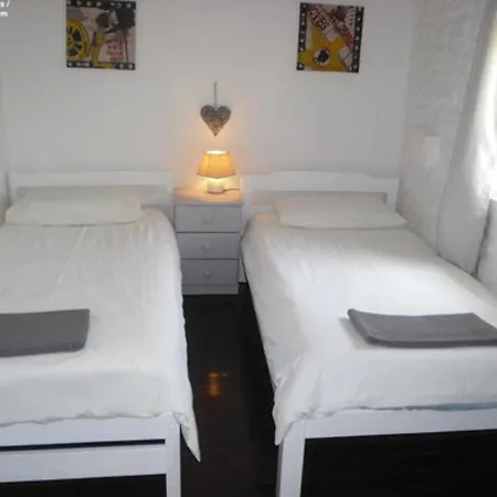 La Galerie Climatise 4 8 Personnes, 2 Salles D'eau, 2 Wc, Wifi, Parking, Piscine Chauffee A Partager, Animaux Acceptes, En Pleine Nature