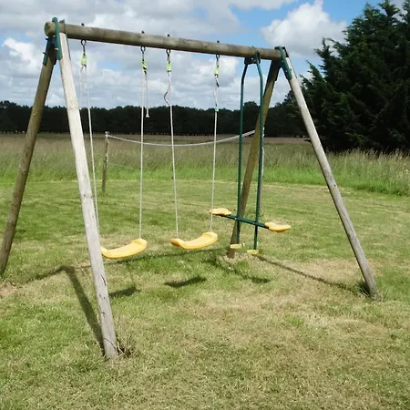 La Galerie gîte climatisé 4 chambres 8 personnes, 2 salles d'eau, 2 WC, WIFI, parking, piscine chauffée à partager, animaux acceptés, Gîte en pleine nature * Lorignac