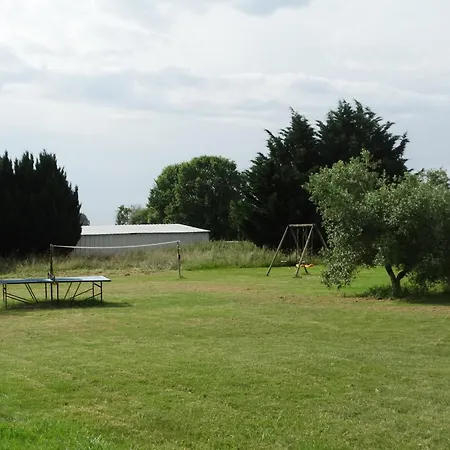La Galerie gîte climatisé 4 chambres 8 personnes, 2 salles d'eau, 2 WC, WIFI, parking, piscine chauffée à partager, animaux acceptés, Gîte en pleine nature Сasa de vacaciones