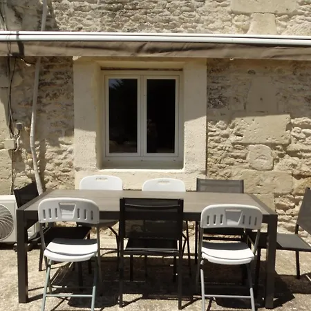 Сasa de vacaciones La Galerie gîte climatisé 4 chambres 8 personnes, 2 salles d'eau, 2 WC, WIFI, parking, piscine chauffée à partager, animaux acceptés, Gîte en pleine nature