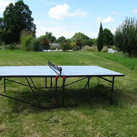 La Galerie gîte climatisé 4 chambres 8 personnes, 2 salles d'eau, 2 WC, WIFI, parking, piscine chauffée à partager, animaux acceptés, Gîte en pleine nature Сasa de vacaciones *