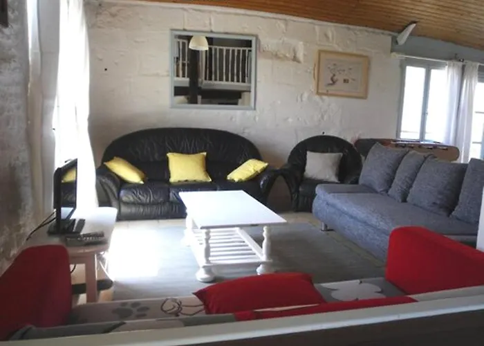 La Galerie gîte climatisé 4 chambres 8 personnes, 2 salles d'eau, 2 WC, WIFI, parking, piscine chauffée à partager, animaux acceptés, Gîte en pleine nature * Lorignac