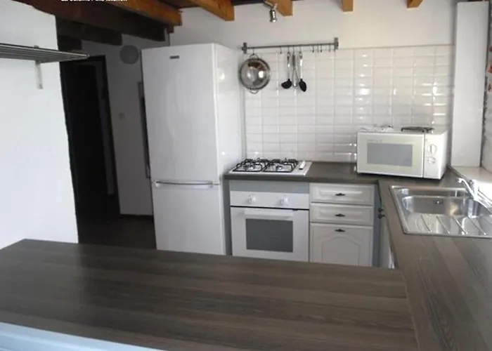 Сasa de vacaciones La Galerie gîte climatisé 4 chambres 8 personnes, 2 salles d'eau, 2 WC, WIFI, parking, piscine chauffée à partager, animaux acceptés, Gîte en pleine nature