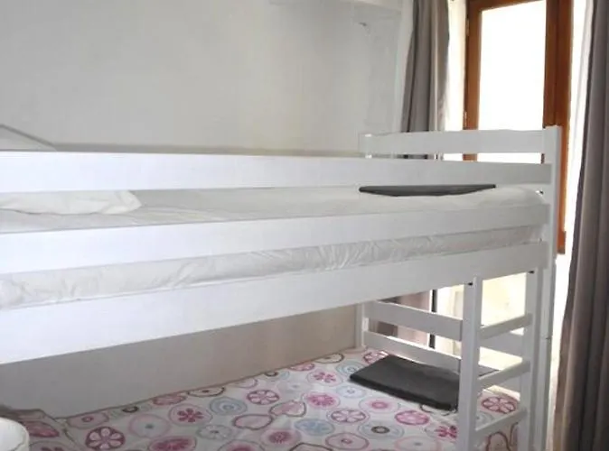 La Galerie gîte climatisé 4 chambres 8 personnes, 2 salles d'eau, 2 WC, WIFI, parking, piscine chauffée à partager, animaux acceptés, Gîte en pleine nature *