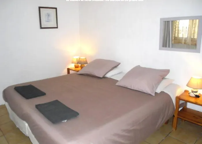 La Galerie gîte climatisé 4 chambres 8 personnes, 2 salles d'eau, 2 WC, WIFI, parking, piscine chauffée à partager, animaux acceptés, Gîte en pleine nature * Lorignac