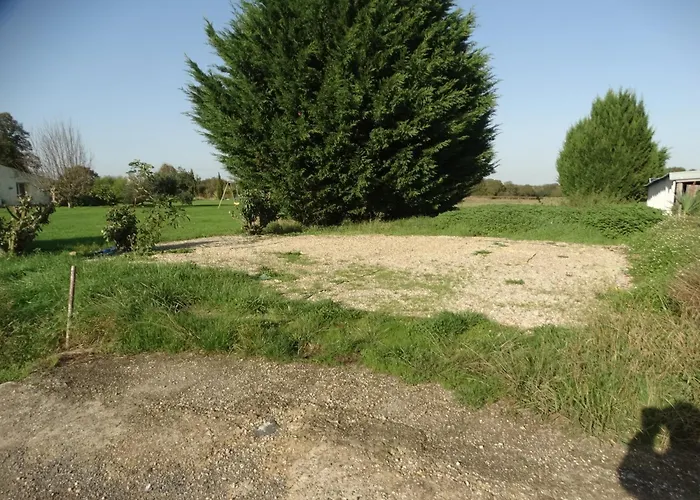 La Galerie gîte climatisé 4 chambres 8 personnes, 2 salles d'eau, 2 WC, WIFI, parking, piscine chauffée à partager, animaux acceptés, Gîte en pleine nature Сasa de vacaciones