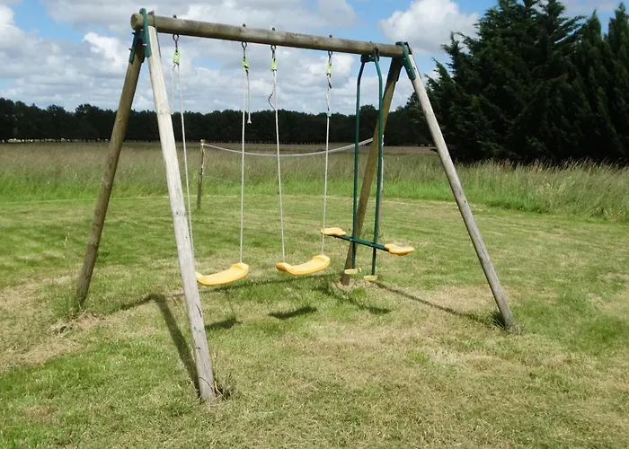 La Galerie gîte climatisé 4 chambres 8 personnes, 2 salles d'eau, 2 WC, WIFI, parking, piscine chauffée à partager, animaux acceptés, Gîte en pleine nature * Lorignac