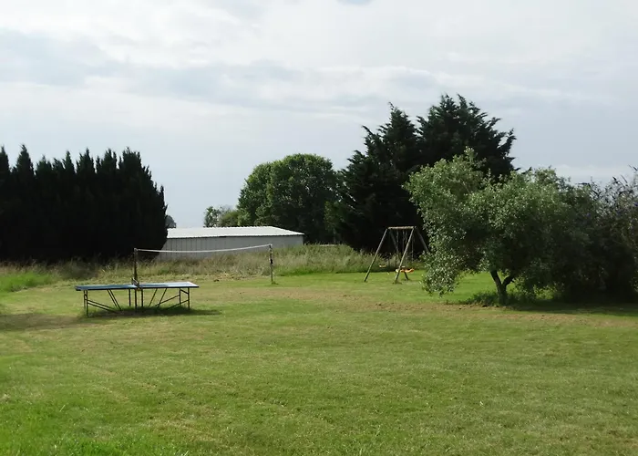 La Galerie gîte climatisé 4 chambres 8 personnes, 2 salles d'eau, 2 WC, WIFI, parking, piscine chauffée à partager, animaux acceptés, Gîte en pleine nature Сasa de vacaciones