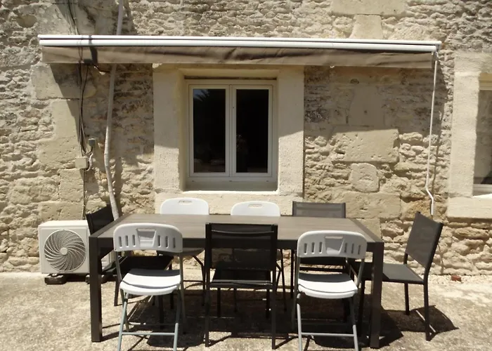 Сasa de vacaciones La Galerie gîte climatisé 4 chambres 8 personnes, 2 salles d'eau, 2 WC, WIFI, parking, piscine chauffée à partager, animaux acceptés, Gîte en pleine nature