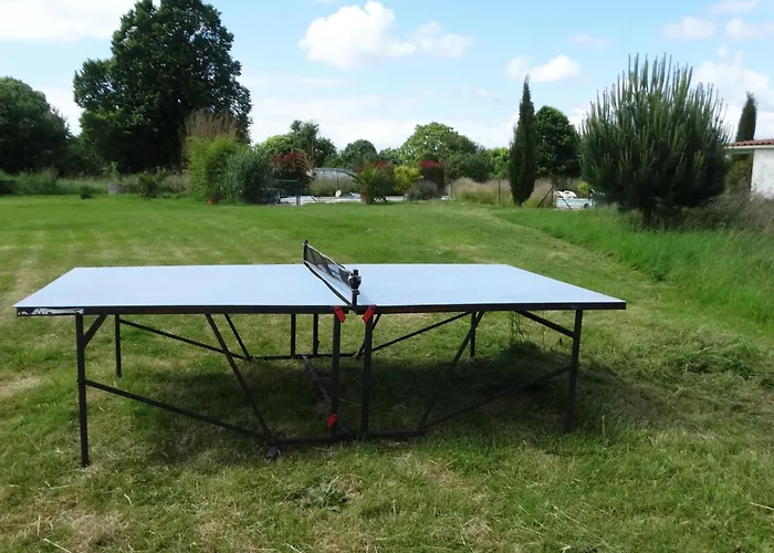 La Galerie gîte climatisé 4 chambres 8 personnes, 2 salles d'eau, 2 WC, WIFI, parking, piscine chauffée à partager, animaux acceptés, Gîte en pleine nature Сasa de vacaciones *