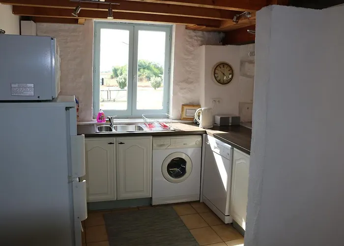 Сasa de vacaciones La Galerie gîte climatisé 4 chambres 8 personnes, 2 salles d'eau, 2 WC, WIFI, parking, piscine chauffée à partager, animaux acceptés, Gîte en pleine nature *